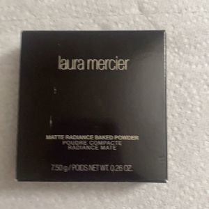 Laura Mercier Matte Radiance Bake Powder